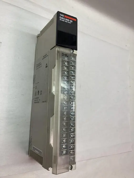 Used SCHNEIDER ELECTRIC 140-DAO-840-00 Input / Output Modules | Surplus Asset Holdings #1205853