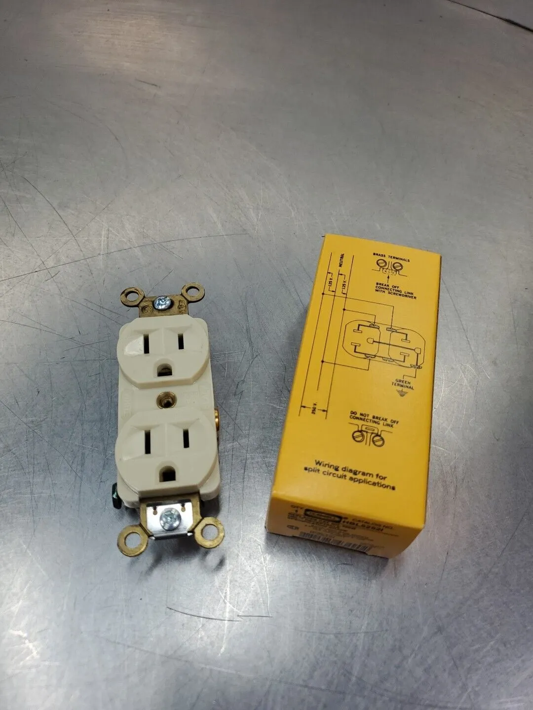 Hubbell HBL5252I HBL Receptacle Specification Grade, 125V 15A, Ivory. 4C-25