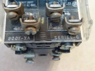 USED ALLEN BRADLEY 800T-PB16 RED