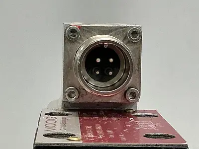 USED MOOG D633-7205