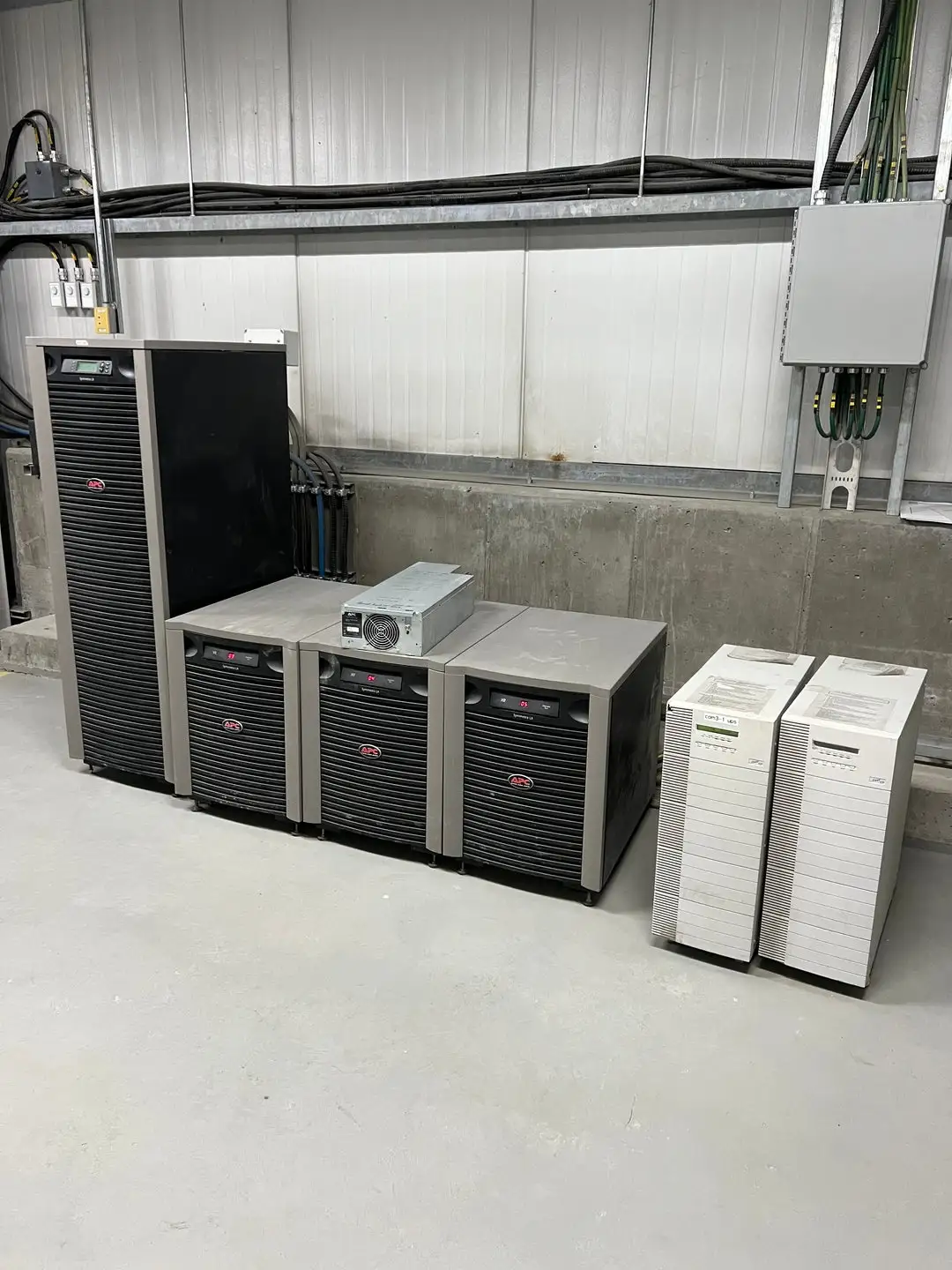 Symmetra LX Uninterruptible Power Supply (UPS) System SBP16KP, 24,000W