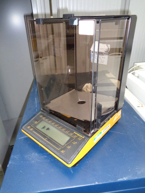 Sartorius MC1 Analytic AC210S balance