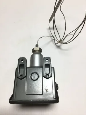 United Electric Controls F402-4BS Temperature Switch 15A 480VAC