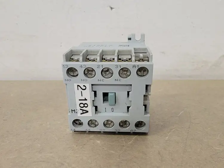 Used ALLEN-BRADLEY 700-M220 Misc Electrical & Power Parts British Columbia CA | Lenmark #250709