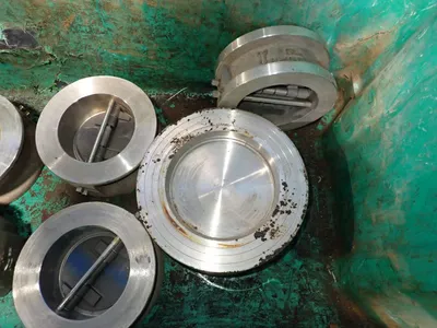 4" X 5 1/2" Valves
