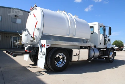 New | in-Stock 2027 MACK MD7 Septic/Sewer/Vacuum Trucks Texas US | Roll Off Truck World #1491896