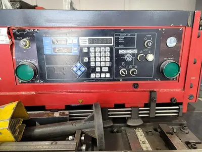 USED AMADA M-2560