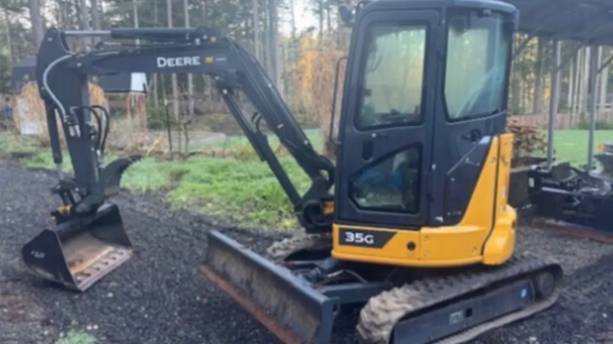 USED 2023 Deere 35G