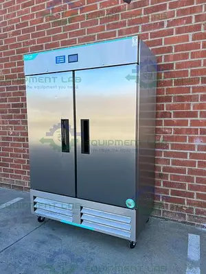 USED NORLAKE NSWDF492SSS/0A WHITE DIMOND SERIES DOUBLE DOOR FREEZER -20C, 49 CU. FT.