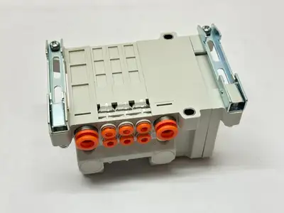 VV5QC1-03N3D0-D0N5 | SMC  Plug In Base Manifold 3-Station SLIGHT DAMAGE - Used