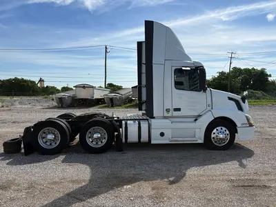 Used 2016 VOLVO VNL64T300 Conventional trucks Texas US | Proxy Equipment #1426088