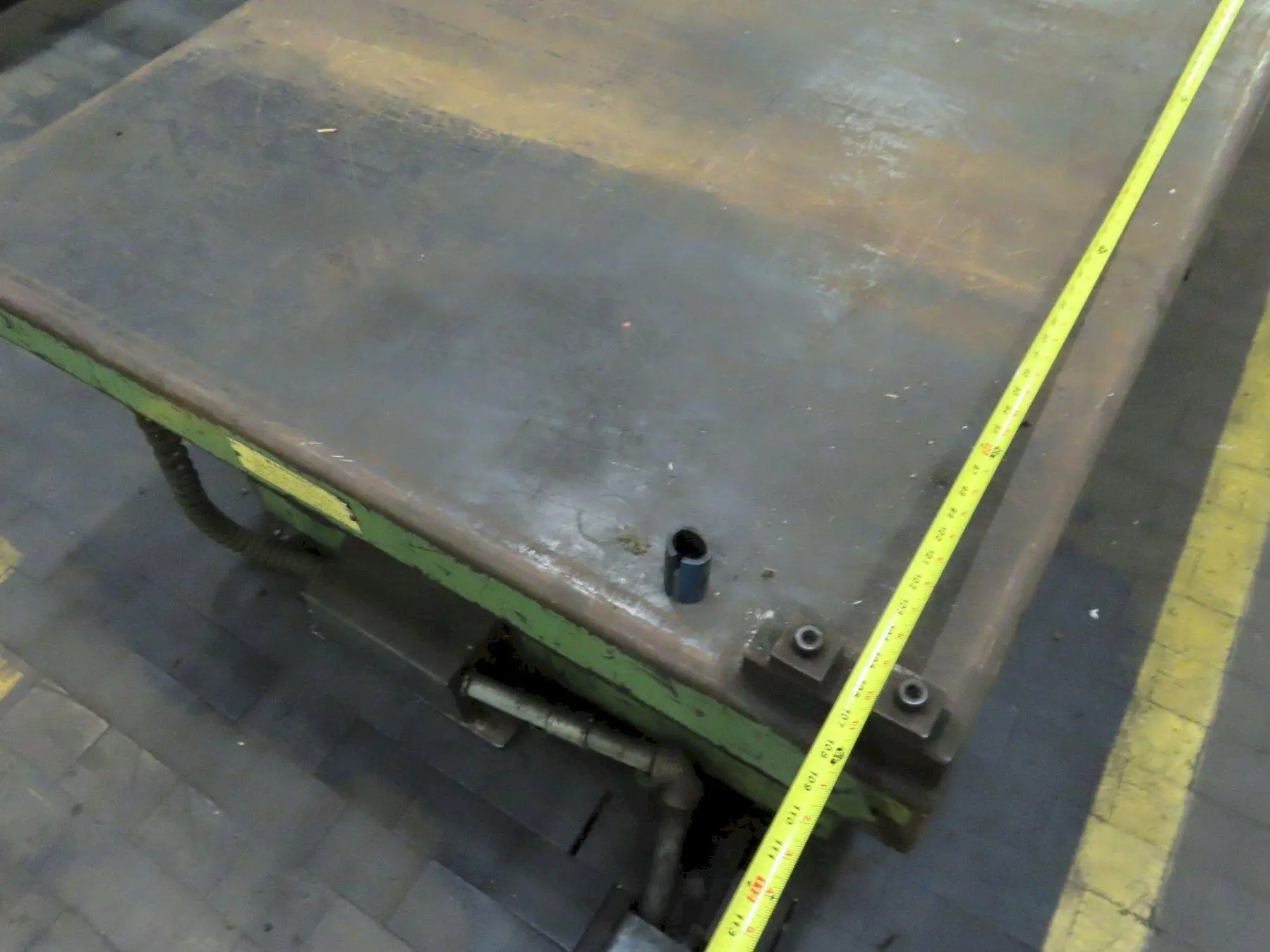 108' X 48" HYDRAULIC LIFT TABLE: STOCK #23555