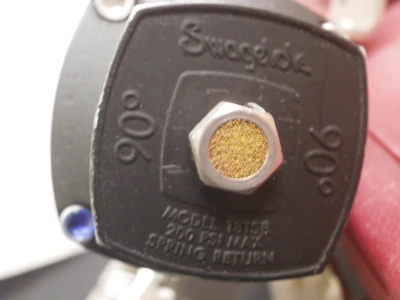 USED ADVANCED SPECIALTY APC330350C REGULATOR WITH  SWAGELOK 131SR
