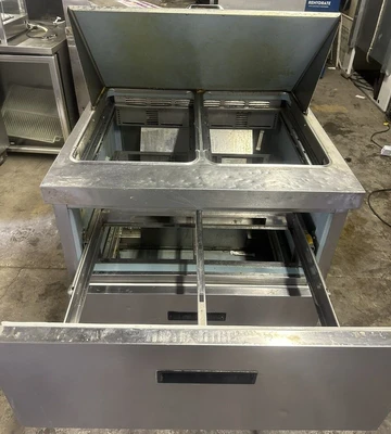 174-0135 Delfield 32” Self Contained Sandwich Prep Table Cooler
