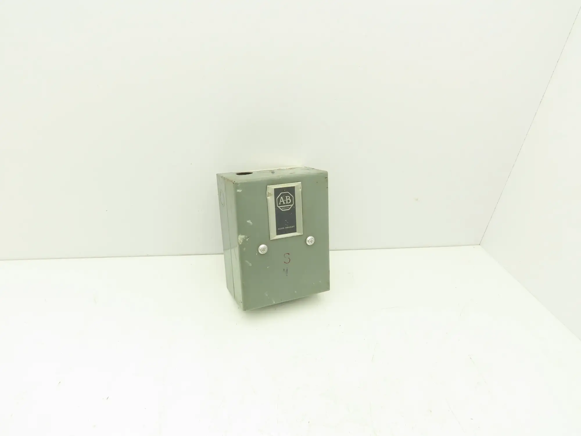 Allen Bradley 709-AOA Size 0 Motor Starter 5Hp 600V Coil 240VAC