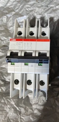 ABB E212323SU203M CIRCUIT BREAKER3 POLE 480Y/277V 50/60Hz