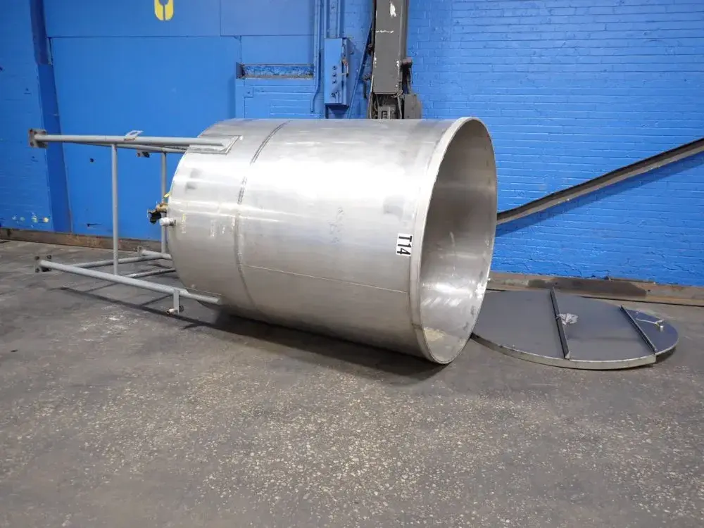 Approx. 1100 Gallons S/s Tank