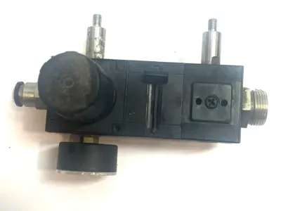 Used Knapp Air Pressure Regulator w/Gauge Modular Inline Port Fitting Air Pressure Regulators Michigan US | Maverick Industrial Sales #1394278