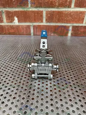USED FNW FIGURE 330A STAINLESS STEEL BALL VALVE W/ 3/4" SANITARY FITTING