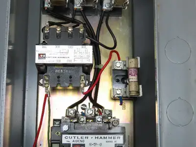 Cutler Hammer A30CGT0 Combination Motor Starter 10Hp 480V 3Ph Size 1 Fused