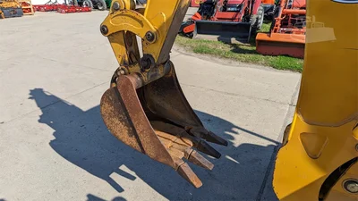USED 2004 DEERE 110