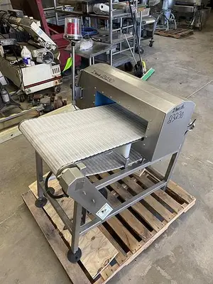 USED LOMA SYSTEMS METAL DETECTOR IQ3