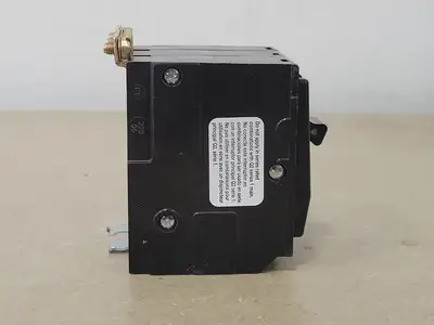 NEW SQUARE D QOB330