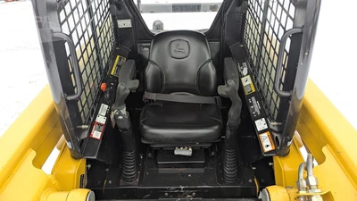 USED 2004 DEERE 240 II
