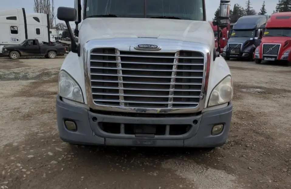 USED 2013 FREIGHTLINER CASCADIA
