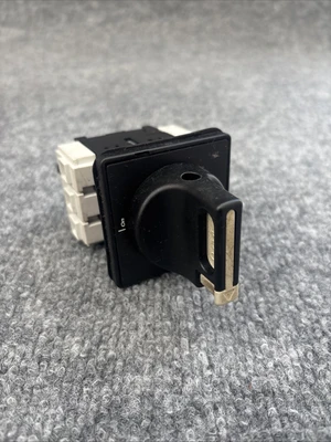 Used EATON MOLELLER IEC/EN 60947-3 VDE 0660 Disconnects California US | Davliegogo LLC #1707649