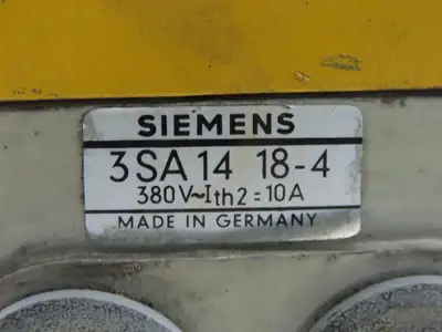 Siemens 3SA14 18-4 E-Stop Twist Release W/Enclosure 380V 10A