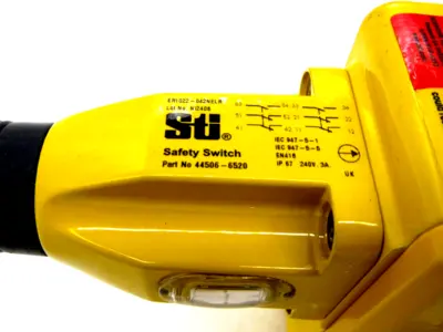 NEW STI ER1022-042NELR SAFETY SWITCH ER1022042NELR