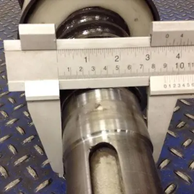 USED CINCINNATI MILACRON CM SCREW VE 165-7