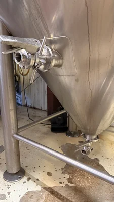 NSI 30 BBL (930 Gallon) Unitank Fermenter – Glycol Jacketed & Insulated