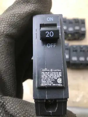 GE 20A Single Pole Miniature Circuit Breaker 120/240VAC -Lot of 18