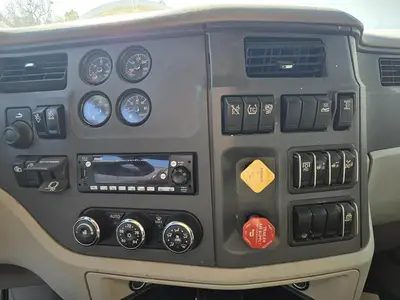USED 2022 PETERBILT 567