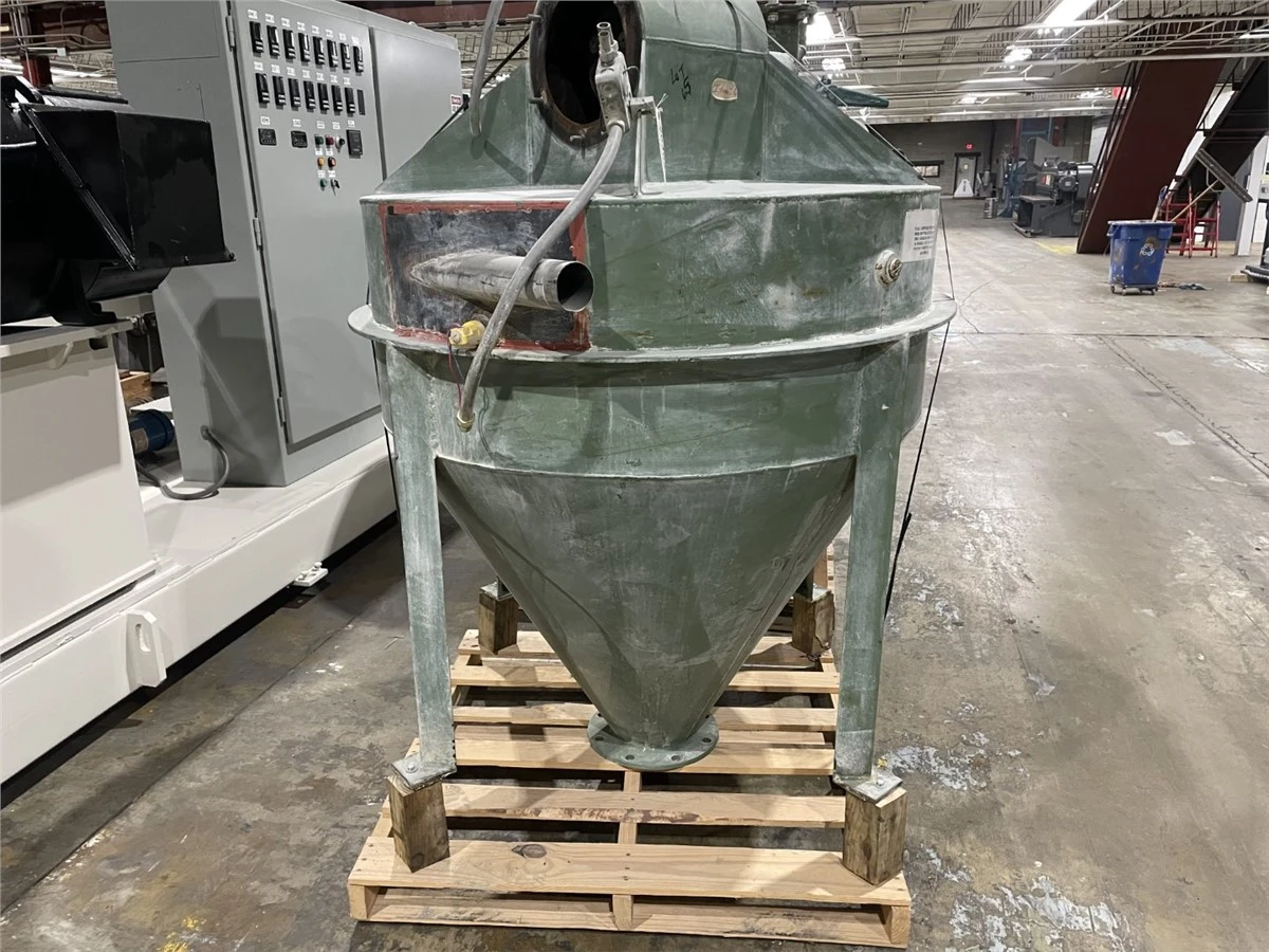 30 Cu. Ft. Capacity Smoot Surge Hopper