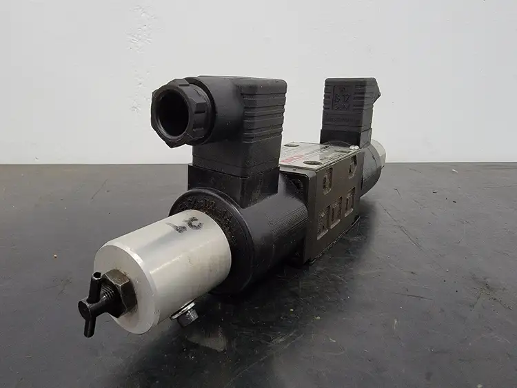 Used NACHI ESD-G01-C6S10-E10 Valves/Fittings British Columbia CA | Lenmark #258393