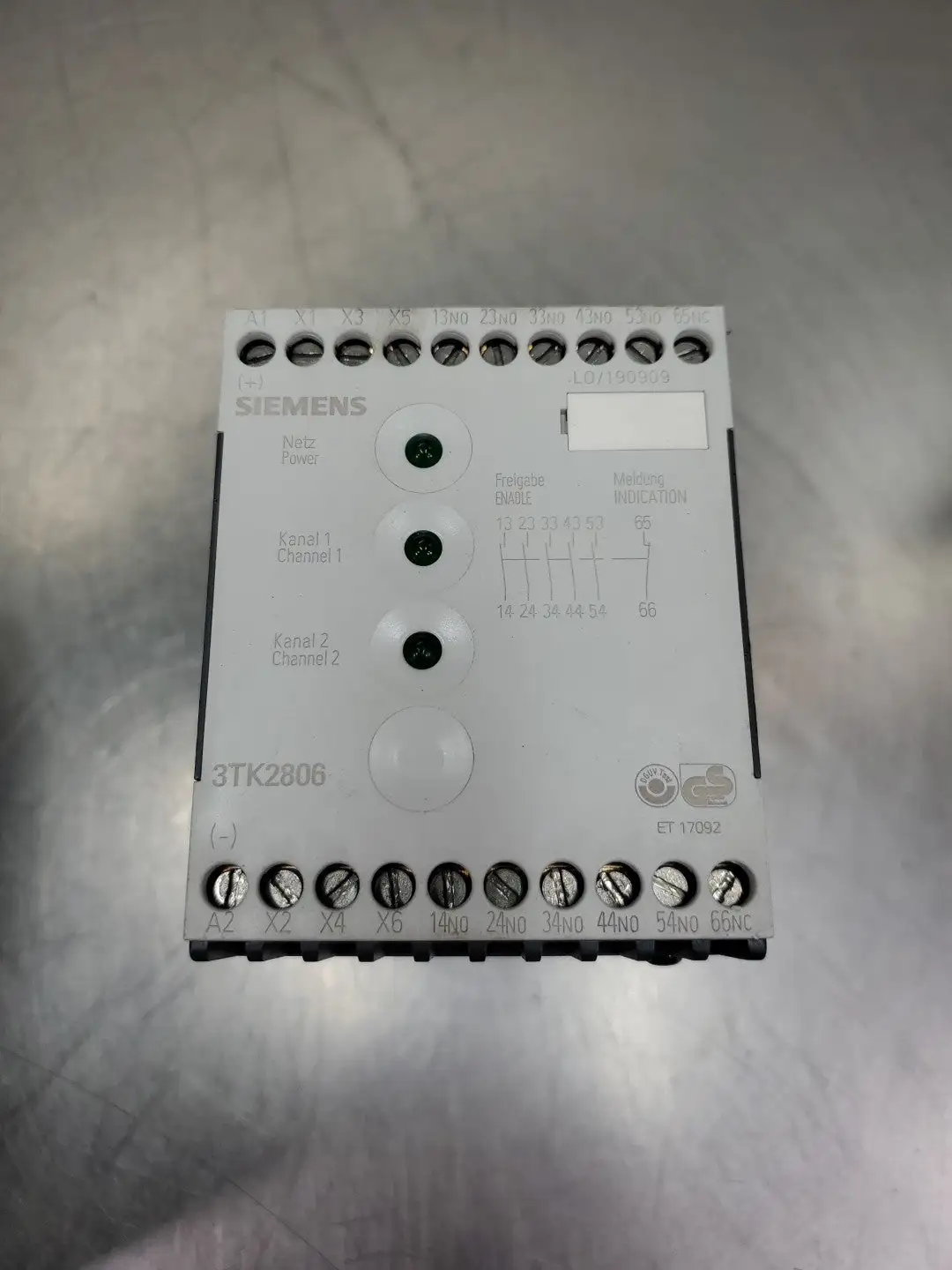 USED Siemens 3TK2806-0BB4 Safety Relay, 240VAC, 6A