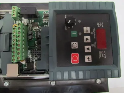 Reliance Electric 6MDDH-6P0102 AC Drive 0.75KW/1Hp 380-480VAC MD65 w/Heatsink