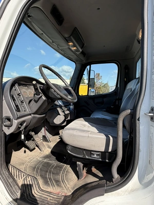 Used 2016 FREIGHTLINER BUSINESS CLASS M2 26' BOX TRUCK Box trucks Ohio US | Miedema Asset Management Group #1709388