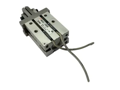 USED SMC PNEUMATIC PARALLEL GRIPPER 20MM BORE