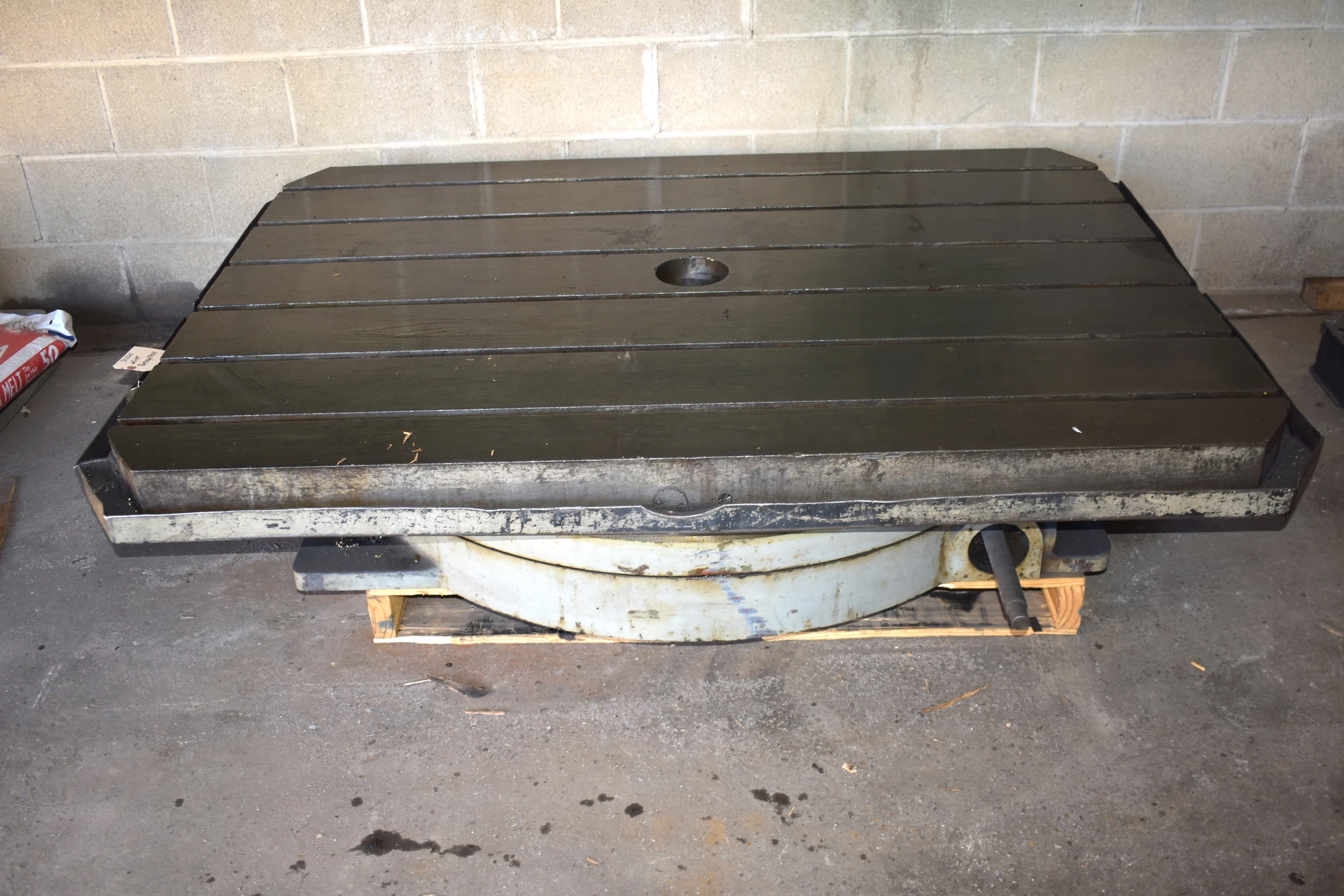 48" X 66" GIDDINGS & LEWIS PLAIN HAND-FEED T-SLOTTED RECTANGULAR ROTARY TABLE w/1/2-DEGREE TABLE GRADUATIONS - HAND CRANK DESIGN