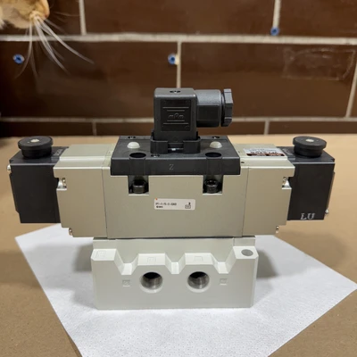 NEW SMC VP7-8-FG-D / VP7-8-FG-D-3ZA03