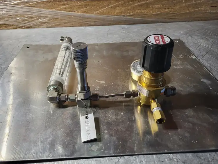 Used BLUE-WHITE F-400 Parts (Hydraulics and Pneumatics) British Columbia CA | Lenmark #258390