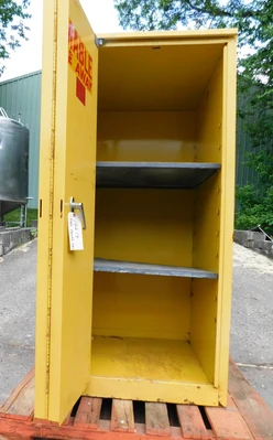 USED EAGLE MFG FLAMABLE STORAGE MODEL 1960
