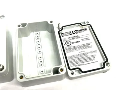 USED HUBBELL STAHLIN NON-METALLIC ENCLOSURE NEMA 4X