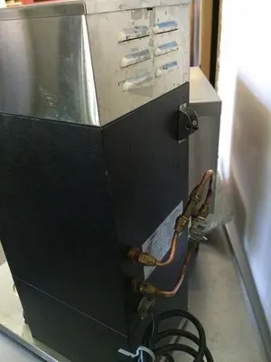 BUNN COFFEE MACHINE - PLUMB IN WITH HOT WATER SPIGOT