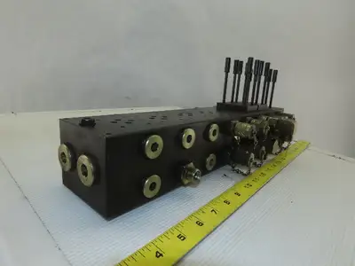 8 Station Hydraulic Valve Manifold O-Ring 32 Ports 1.25-16mm 4-1.75-20mm