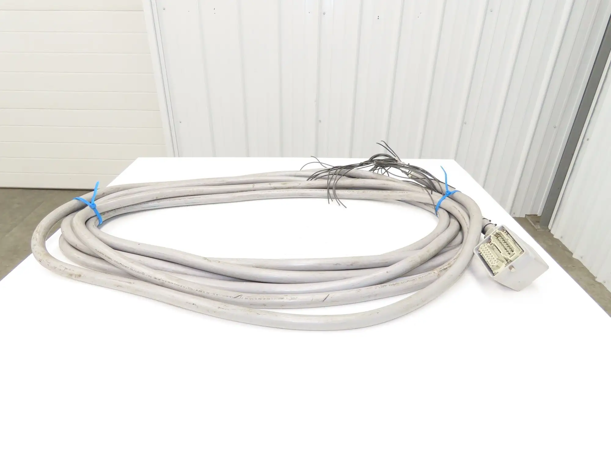 Lapp ILME 601634 Multi-Conductor 16AWG 34 Conductor 45' Cable 600V 32-Pin Plug